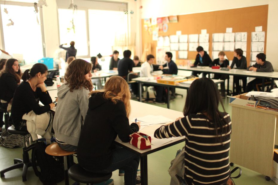 Lycée_français_de_Shanghai_élèves_salle_de_classe
